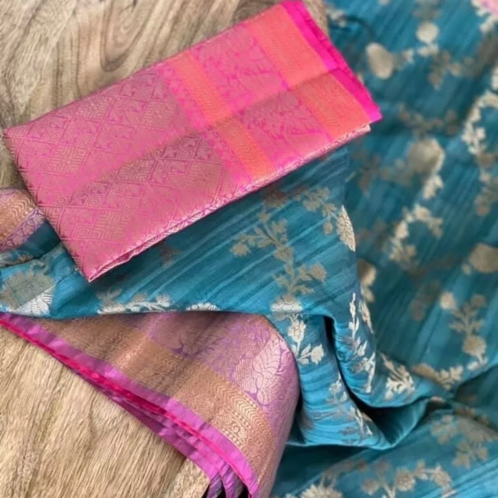 Tussar Dupion Raw Silk Saree with BP - Picture 7 of 8